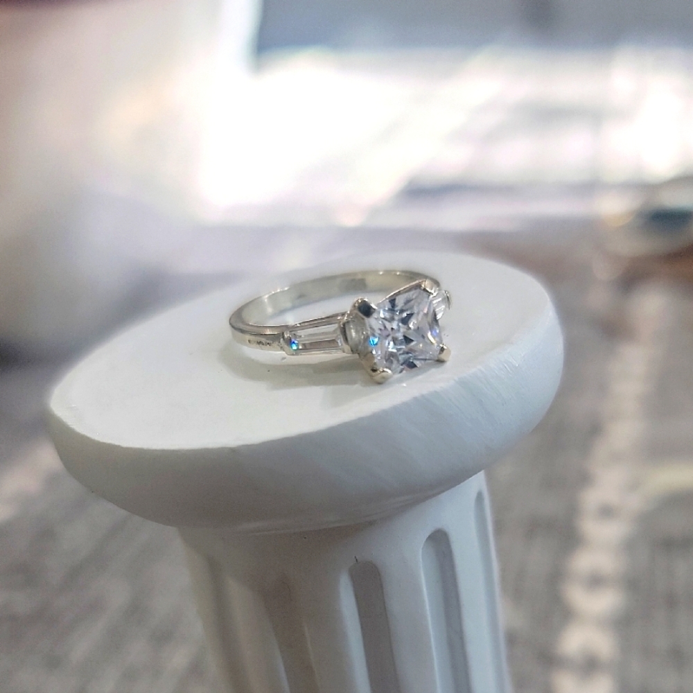 Silver 925 Ring with Zirconia Stone Size 6